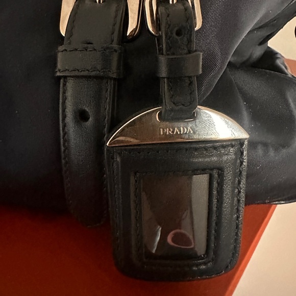 Classic Prada - Picture 6 of 9